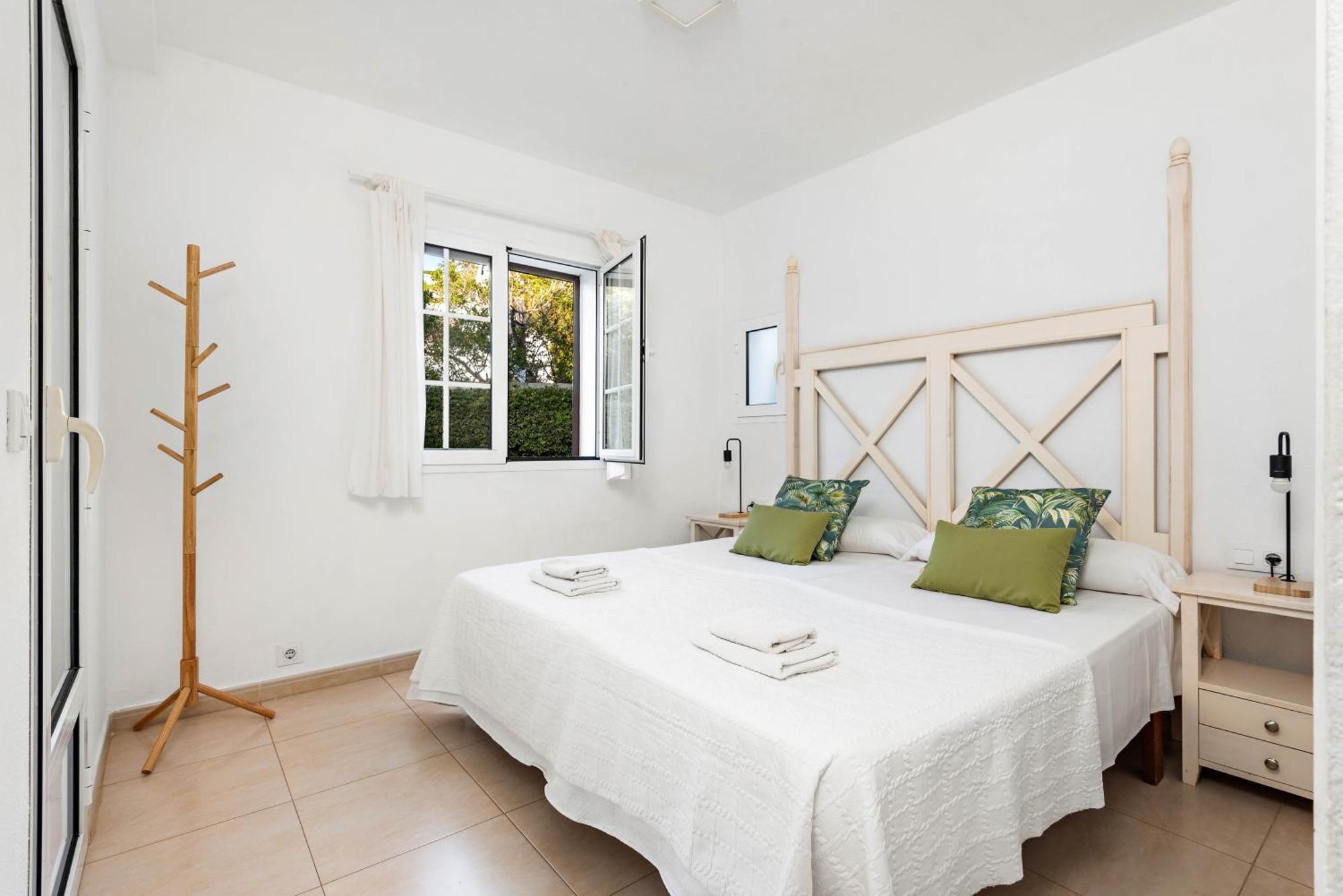 Apartamentos En Son Bou Exterior photo