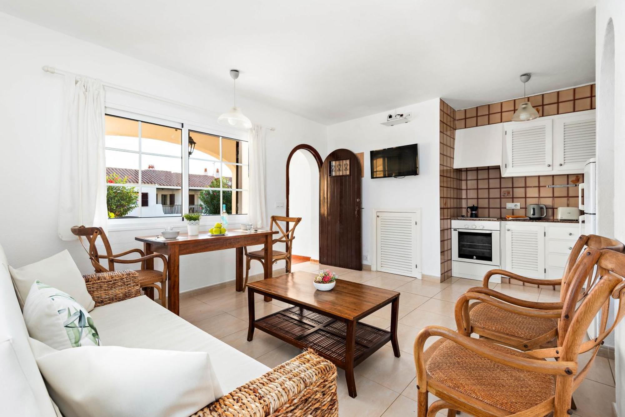Apartamentos En Son Bou Exterior photo