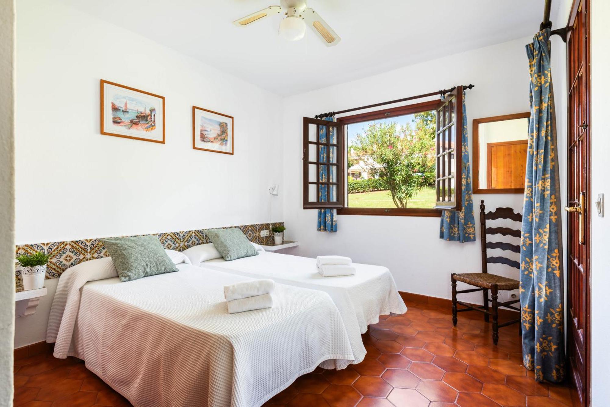 Apartamentos En Son Bou Exterior photo
